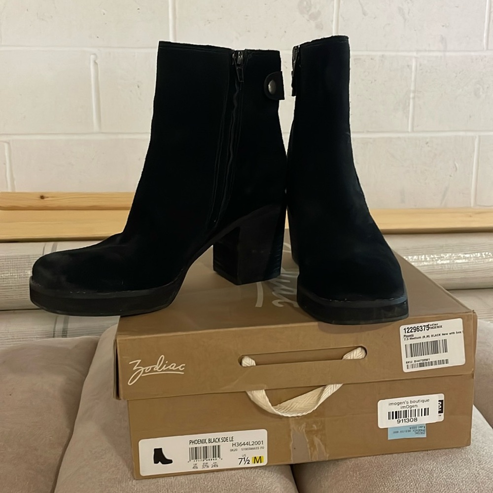 Black Suede Ankle Boots genuine leather 7.5 3” block heel side zipper almost new